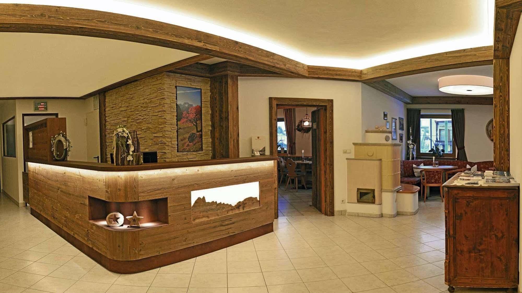 Hotel Trenker Prags Exterior foto