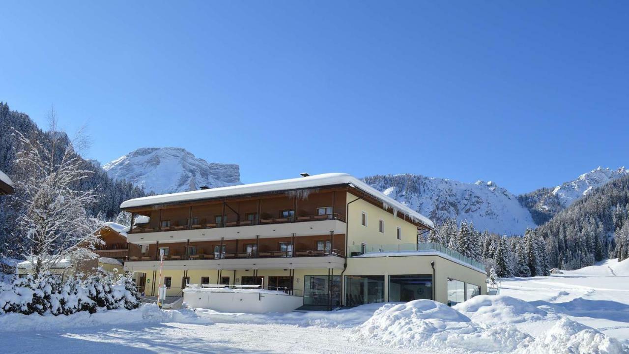 Hotel Trenker Prags Exterior foto